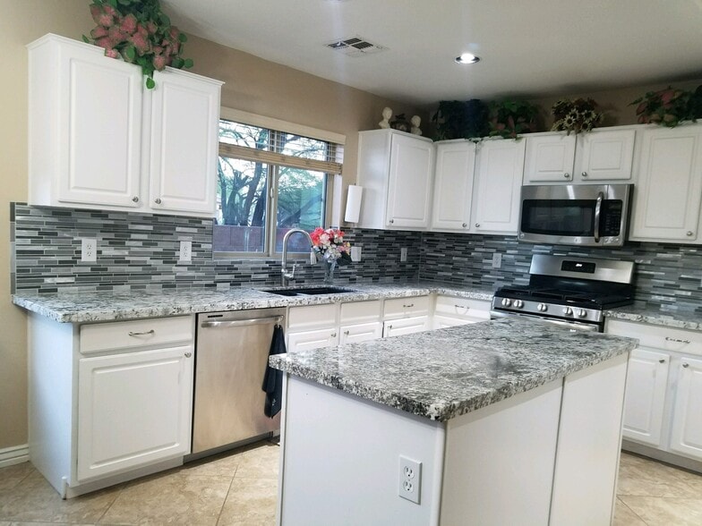 Building Photo - 2148 E Rio Vistoso Ln