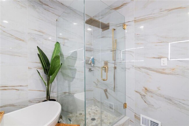 Building Photo - 4200 Roswell Rd NE