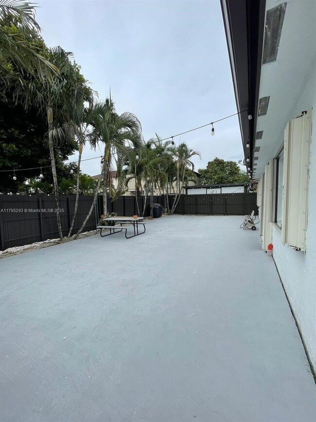 Building Photo - 15548 SW 19th Ln