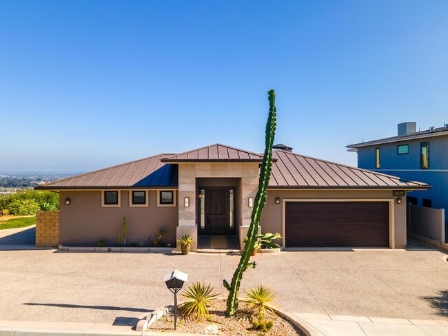 Building Photo - 5572 Rainier St