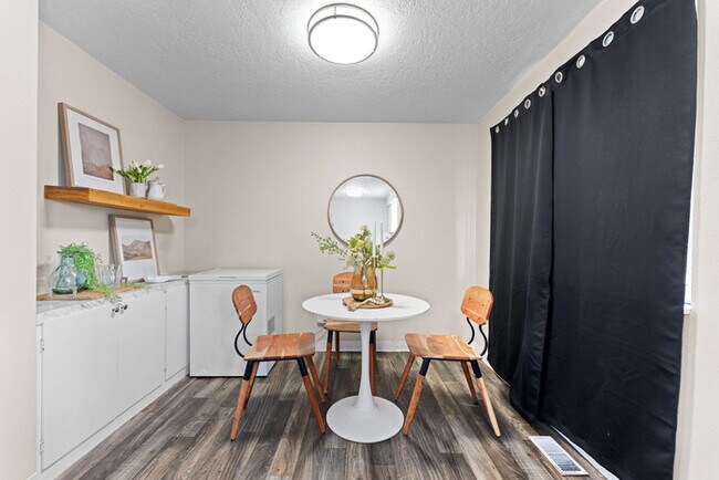 Building Photo - Spacious 4 Bedroom, 2 Bath Home on Boise Bench!