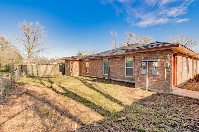 Building Photo - 2 Bedroom Condo of Jefferson Hwy