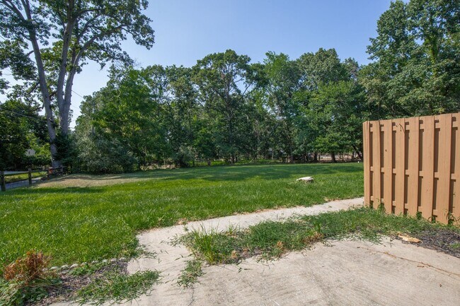 Building Photo - 115 Old Bridge Rd