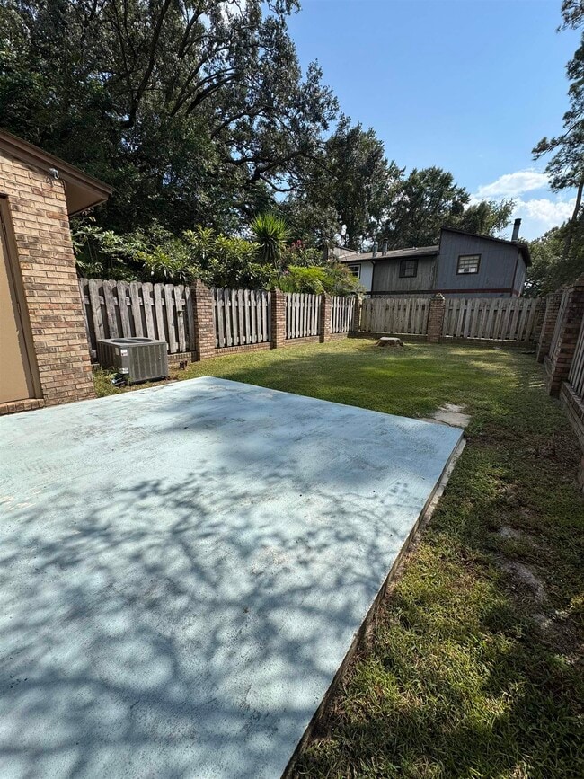 Building Photo - 2333 Ryan Pl