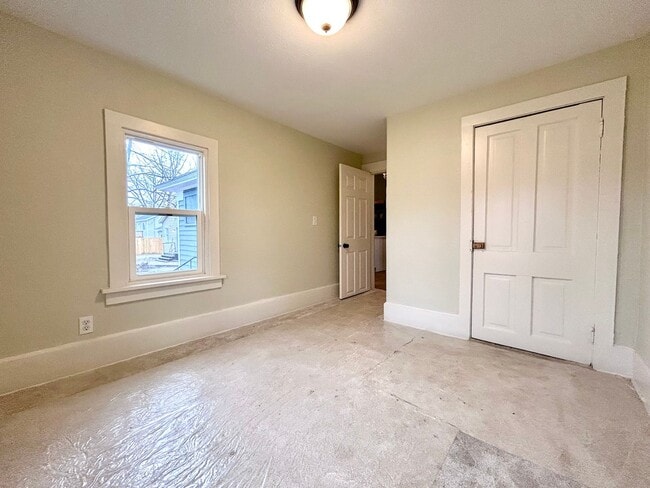 Building Photo - Three Bedroom Home in Muskegon