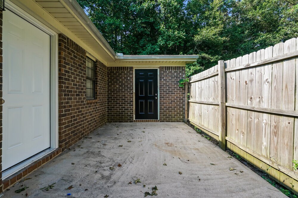 Building Photo - 8373 Warren Dr