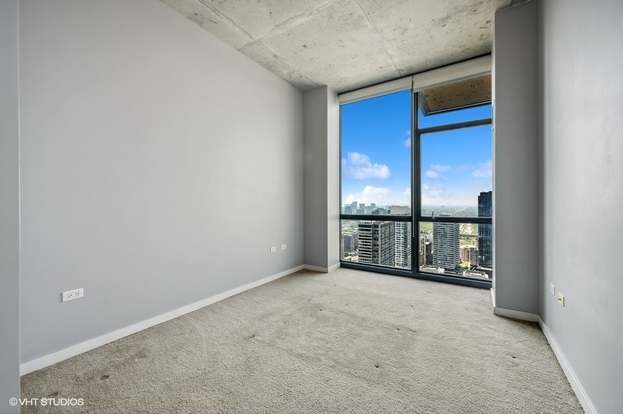 Building Photo - 235 W Van Buren St