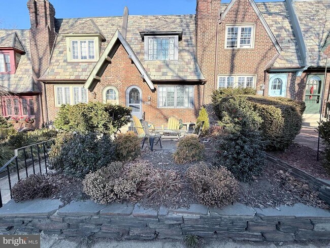 Building Photo - 3463 W Queen Ln