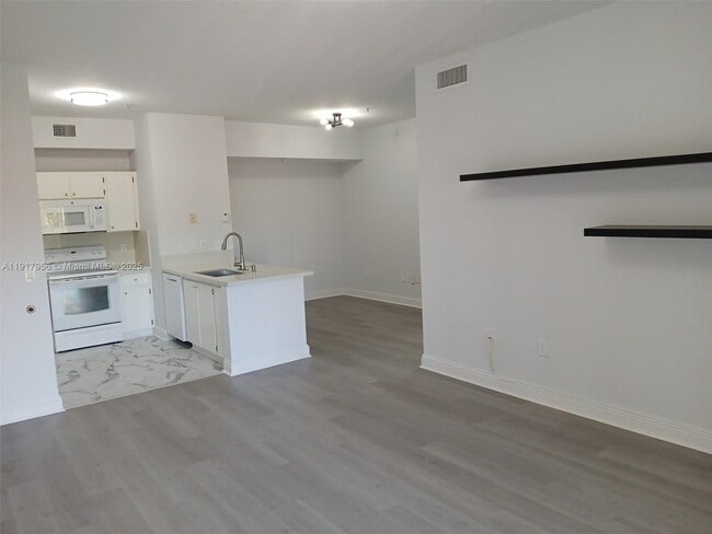 Building Photo - 7300 NW 114th Ave