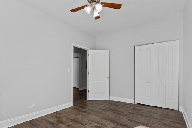 Building Photo - 3635 W Dickens Ave