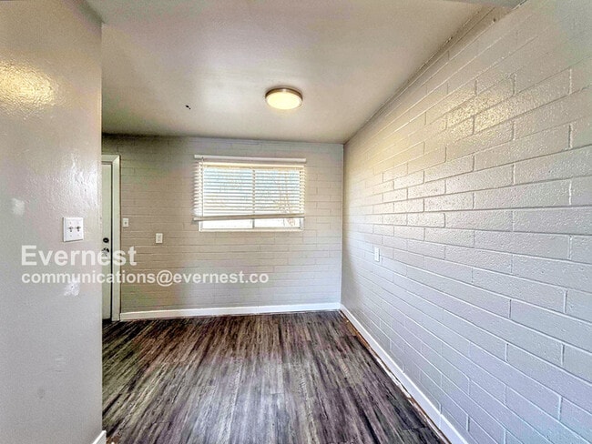 Building Photo - 3121 W Almeria Rd