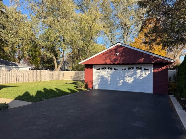 Building Photo - 53 N Main St