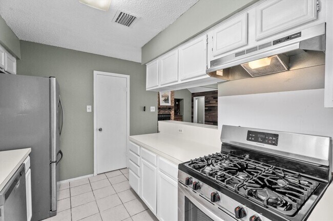 Building Photo - 6 S Pineplank Ct