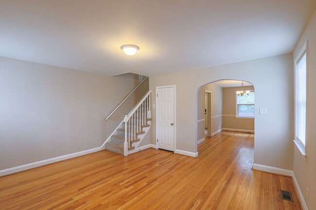 Building Photo - 1154 Elm Rd