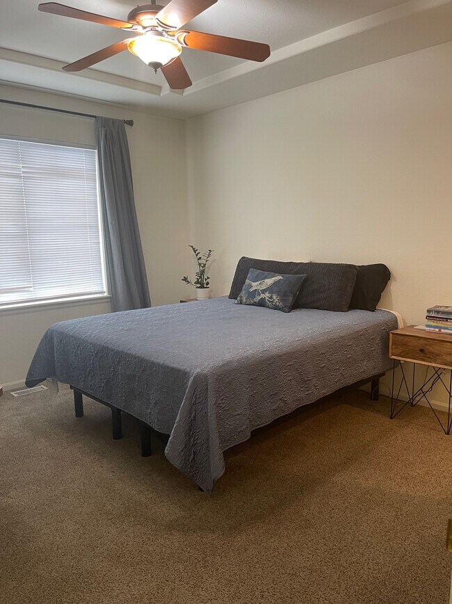 Master bedroom - 23025 E Ontario Dr