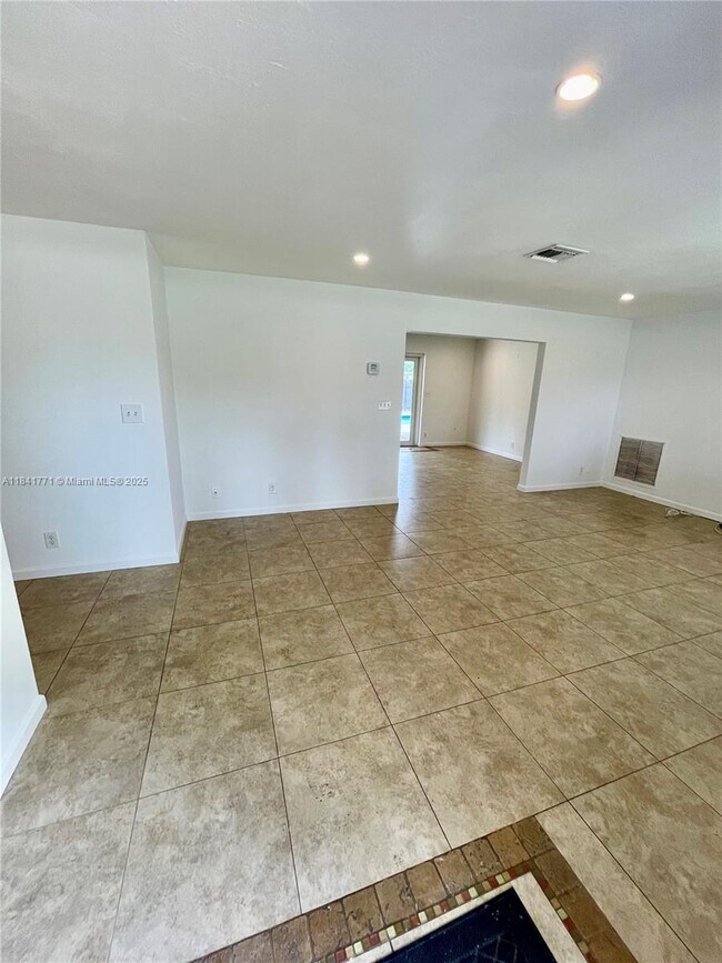 Building Photo - 4430 W Broward Blvd