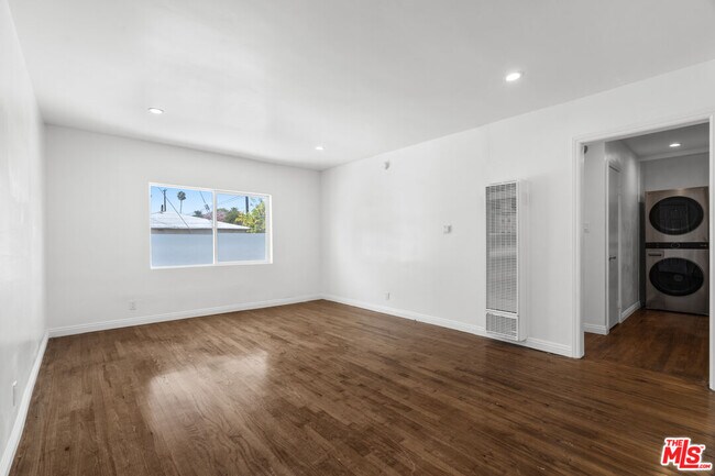 Building Photo - 616 Sunset Ave