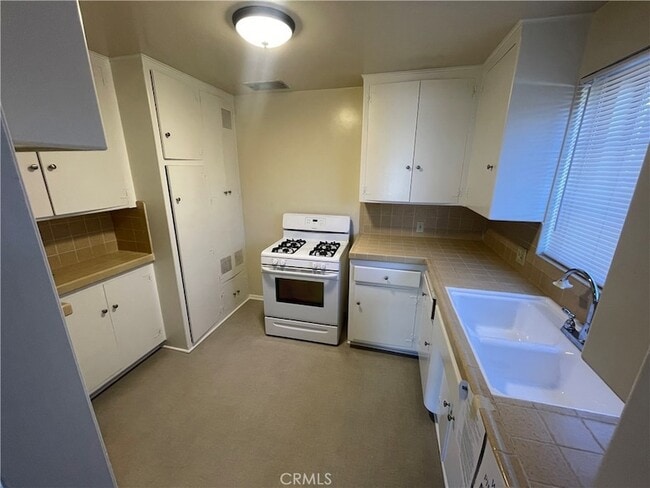 Building Photo - 821 La Cadena Ave