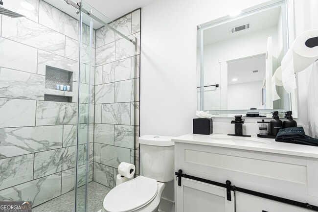 Building Photo - 330 Macon Ave