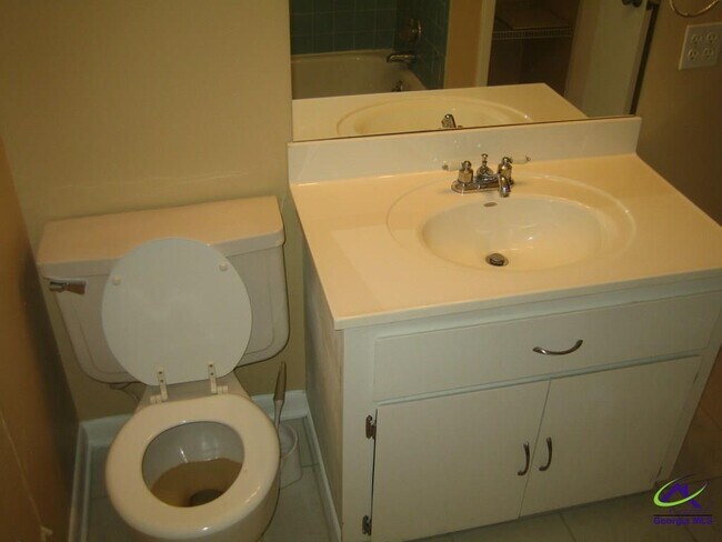 Building Photo - 5 Hampton Square