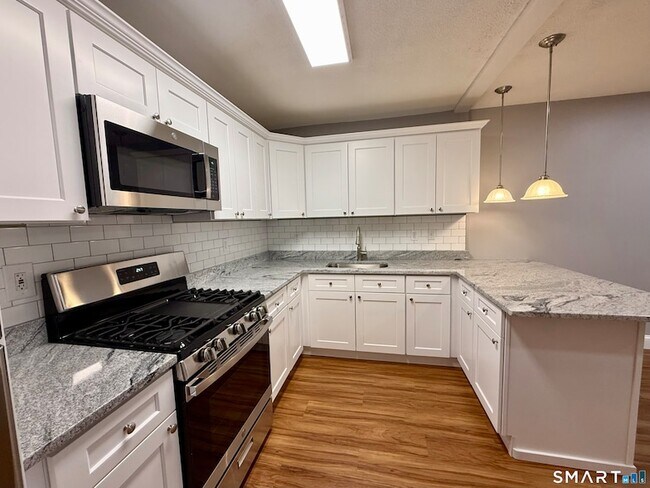 Building Photo - 1168 Main St