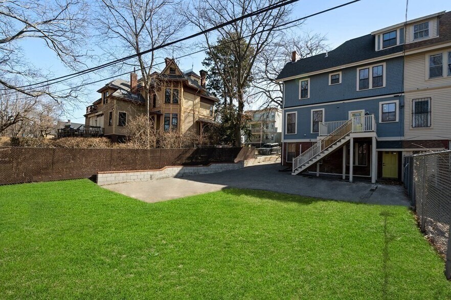 Building Photo - 31 Monadnock St