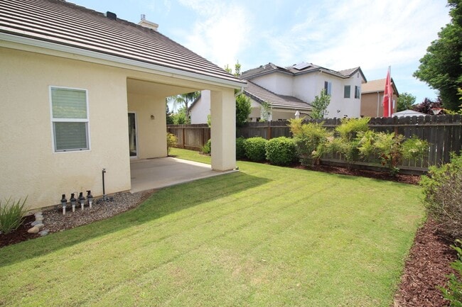 Building Photo - 10793 N Tea Party Ln