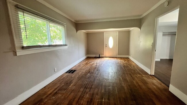 Building Photo - 357 Fox St SW