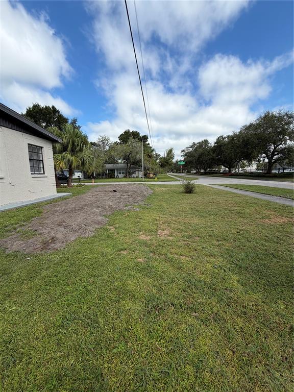 Building Photo - 1702 W Dempsey Ave