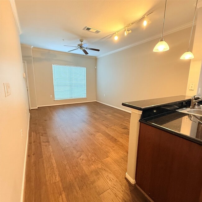 Building Photo - 9200 Westheimer Rd