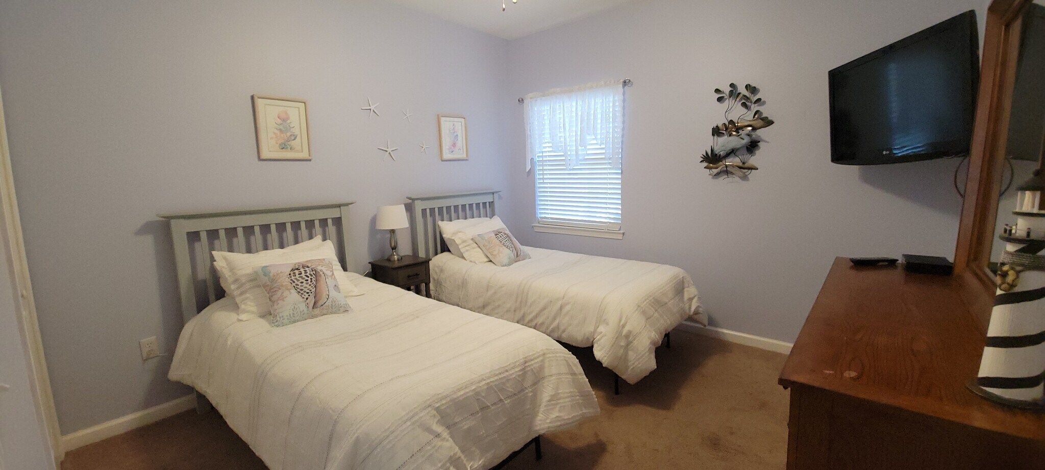 Building Photo - 612 River Oaks Dr