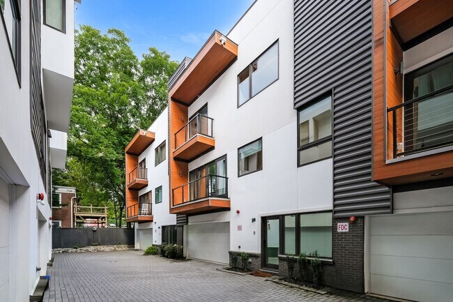 Building Photo - 50% OFF APPLICATION FEE! Sleek 2BR Townhome-Style Condo with Rooftop Deck