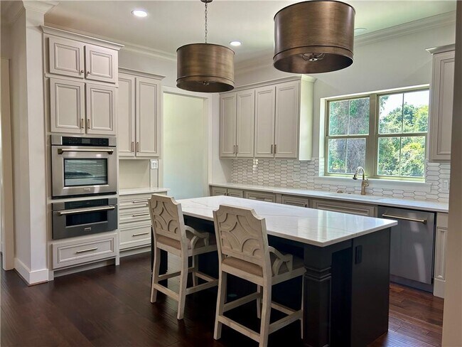 Building Photo - 5488 S Hilltop Dr