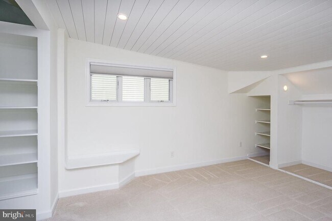 Building Photo - 2962 Strathmeade St