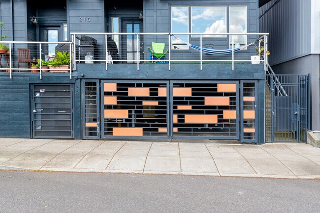 Building Photo - 1607 NW Davis St