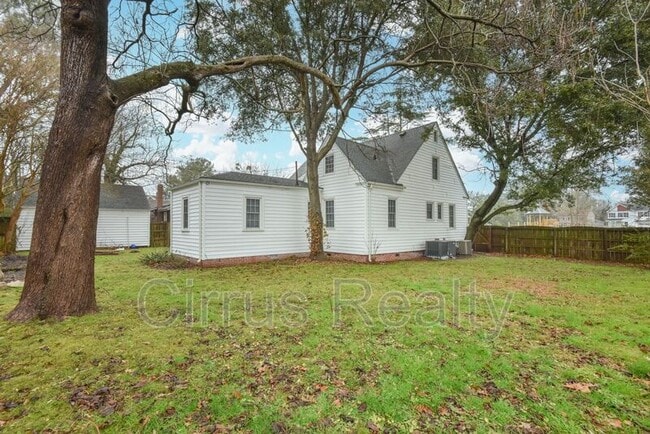 Building Photo - 10 Parkside Pl