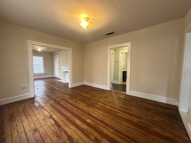 Building Photo - 2112 McKenzie Ave