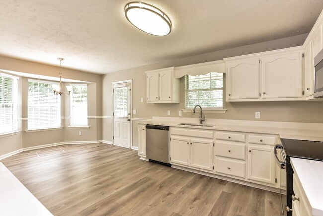 Building Photo - 295 Sanders Dr