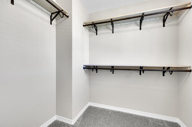 Building Photo - $2,350.00, 3 bed, 2.5 bath located in Peyt...