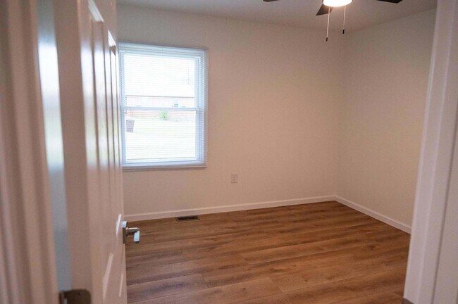 Building Photo - 208 Burley Way