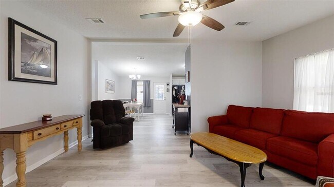 Building Photo - 1519 Hillcrest Dr