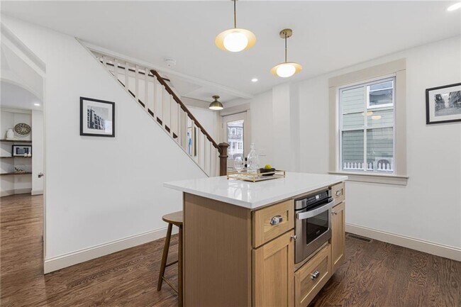 Building Photo - 214 Camp St