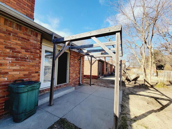 Building Photo - 1226 Richmond St