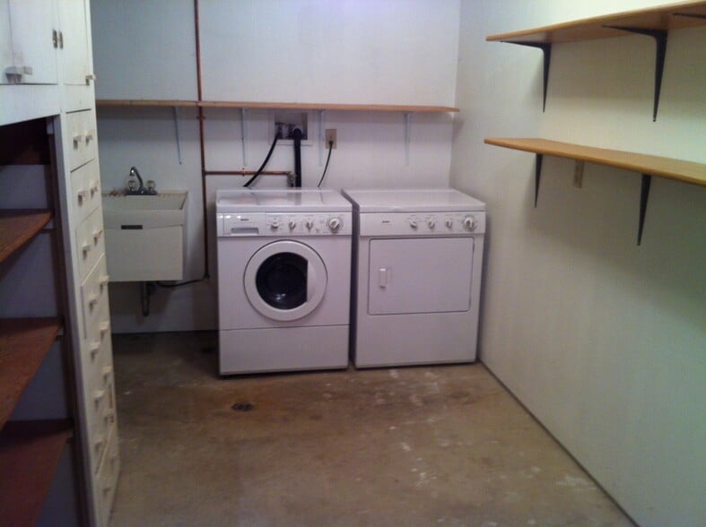 Building Photo - 1010 NE Duncan Ln