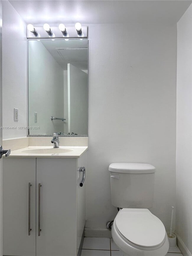 Building Photo - 3000 S Ocean Dr