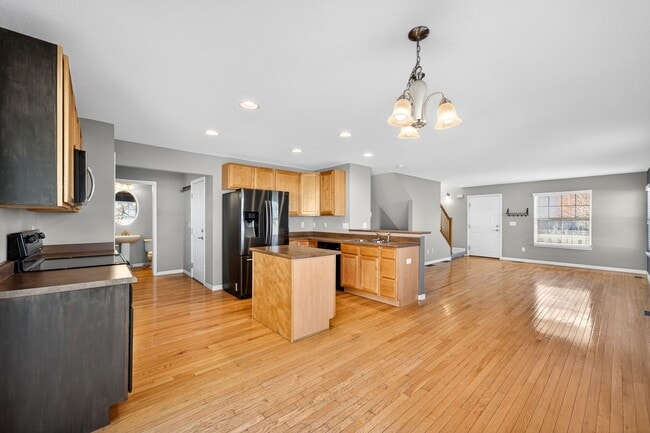 Building Photo - Amazing 3 bedroom home