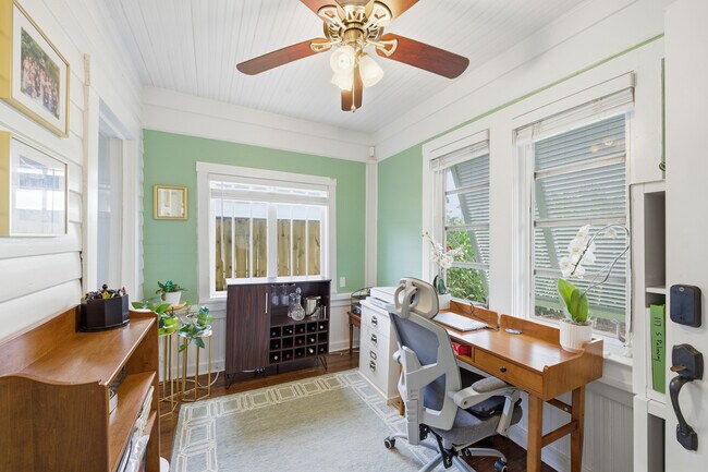 Building Photo - 117 S Palmway