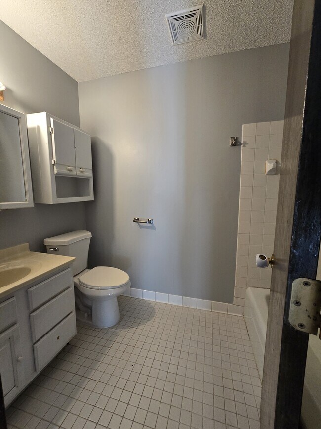 Building Photo - 1551 N Oberlin Cir