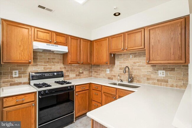 Building Photo - 623 Brickhouse Rd