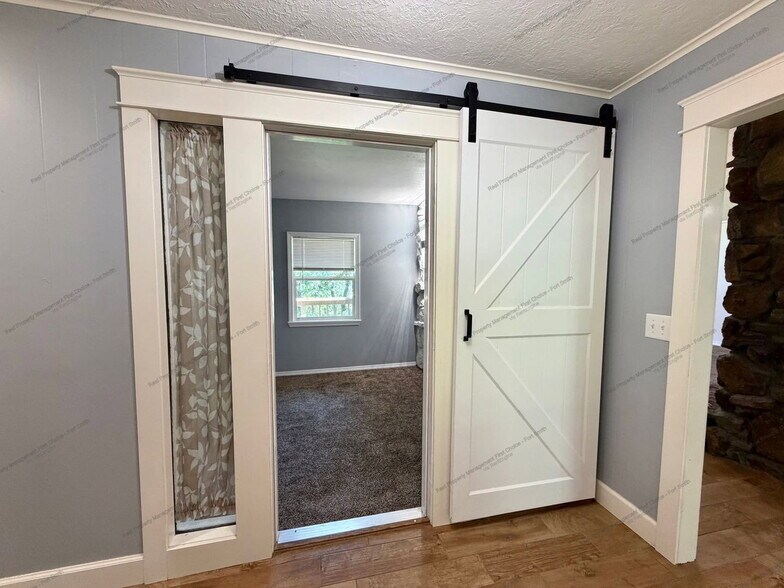 Building Photo - 602 Azure Hills Dr